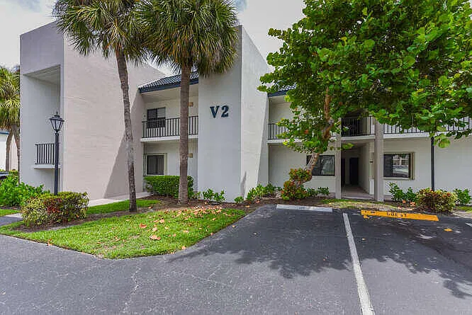 1 bed, 1.5 bath, 704 sqft, $1,800 — Photo 1