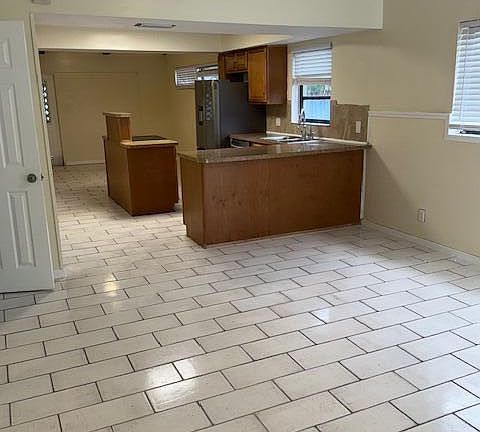 4th image of 2899 NE 2nd Ave