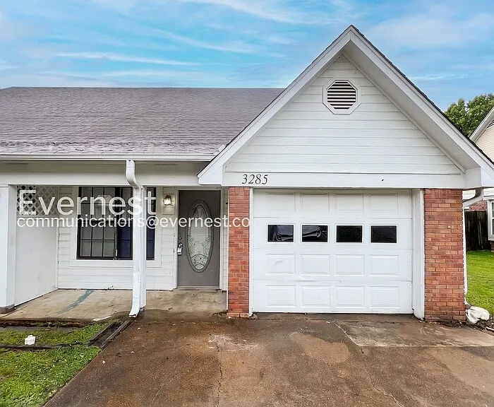 3285 Edenshire Ln — Photo 2