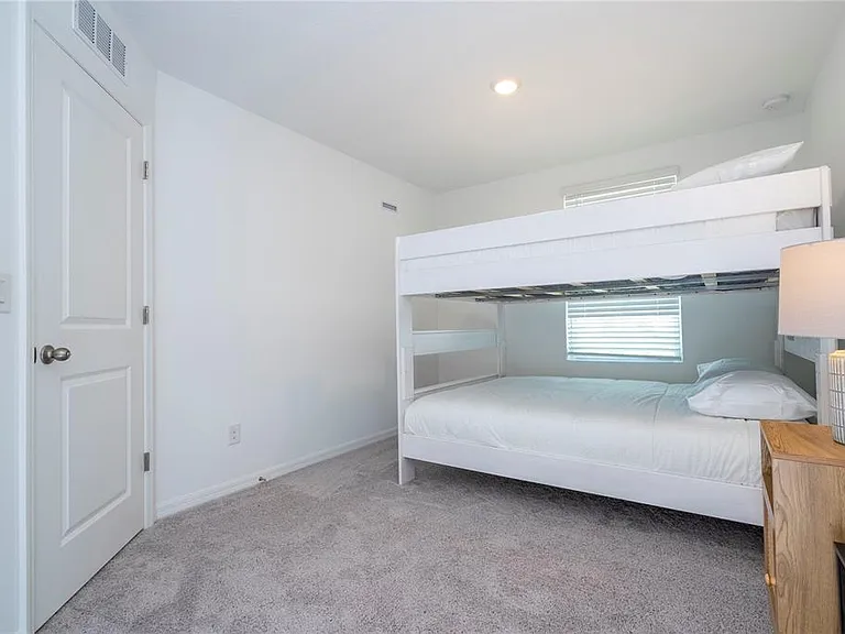 686 Longboat Dr — Photo 33