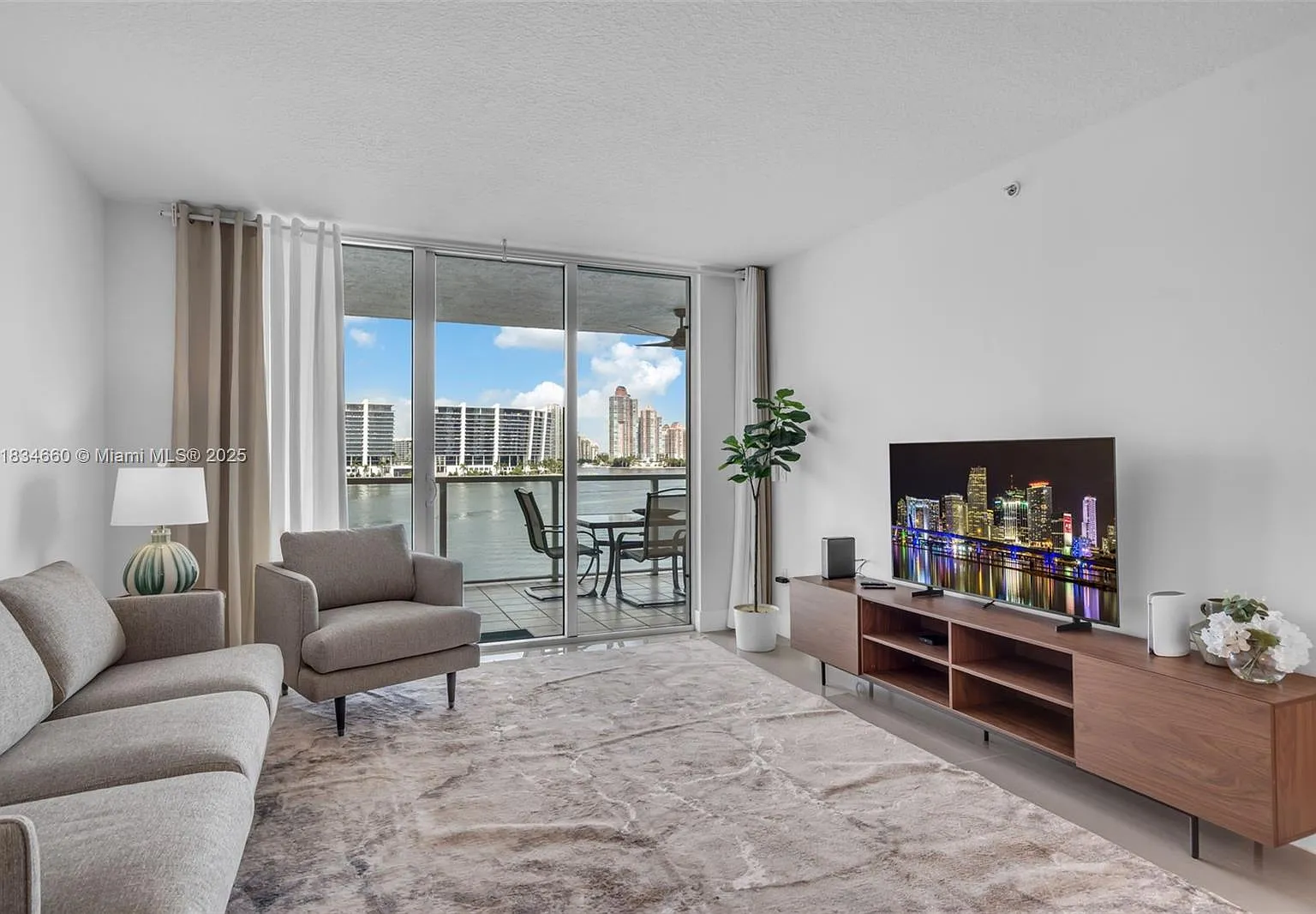 Marina Bay Club Condo Hot — Photo 2