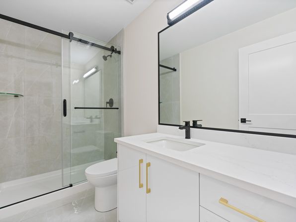 6390 Grant St, Burnaby, BC V5B 2K2