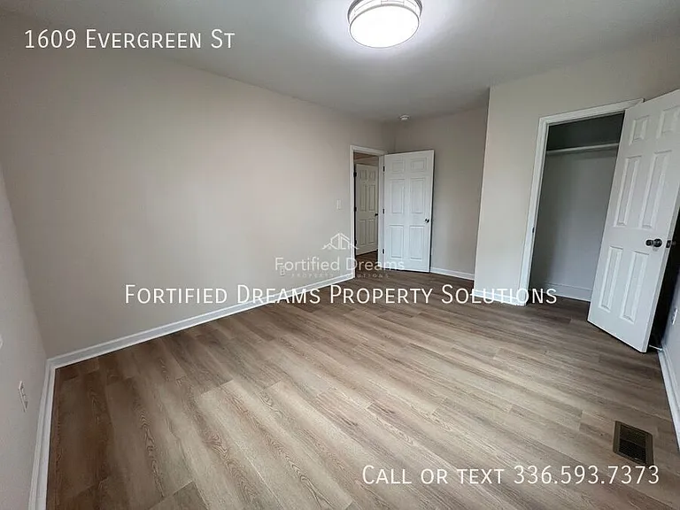 1609 Evergreen St — Photo 11