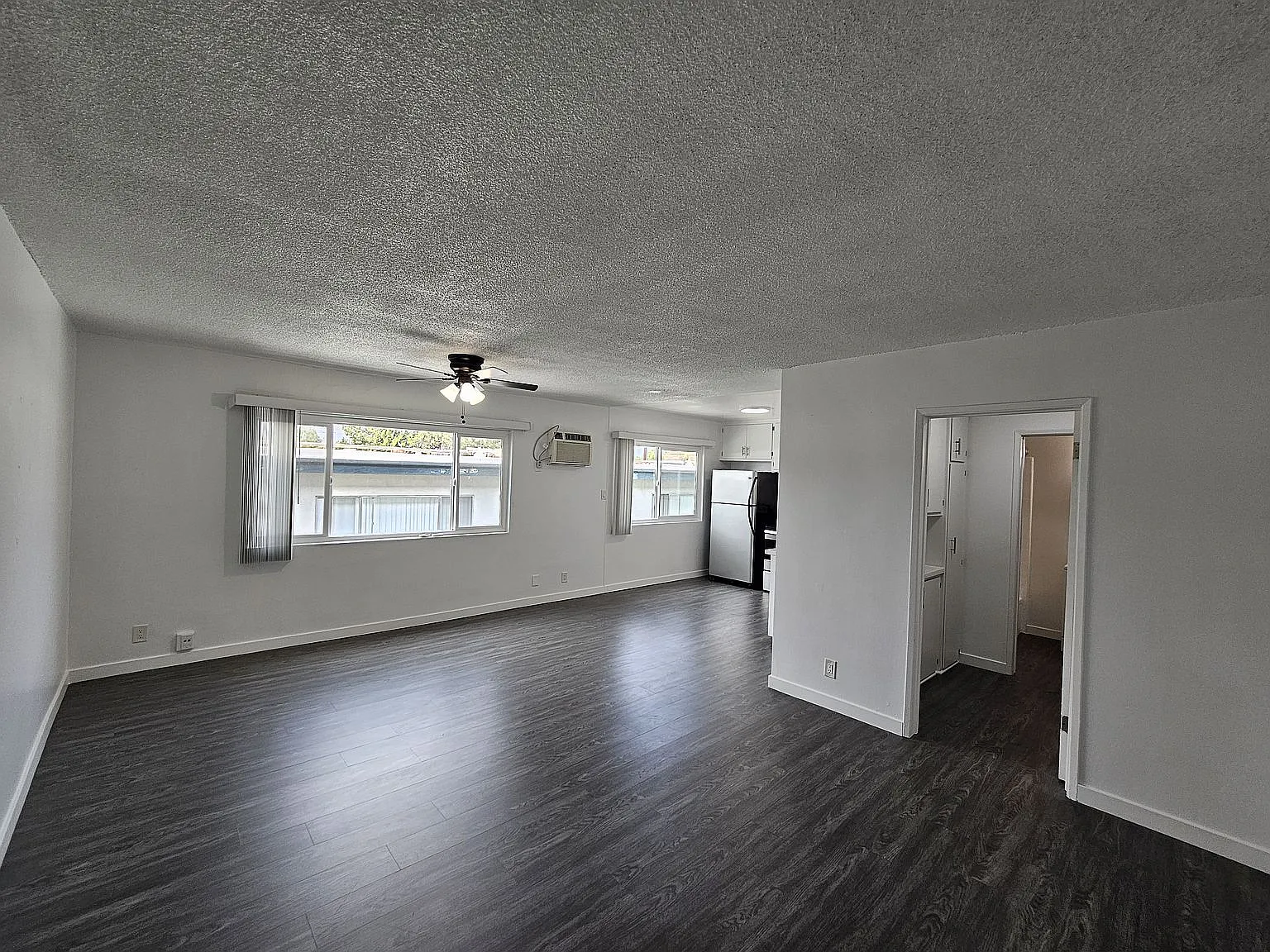 Studio, 450 sqft, $1,595 — Photo 3