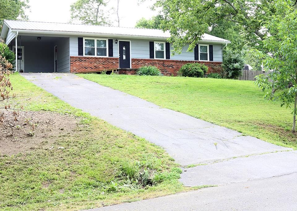 1st image of 2081 Charlotte Dr NE