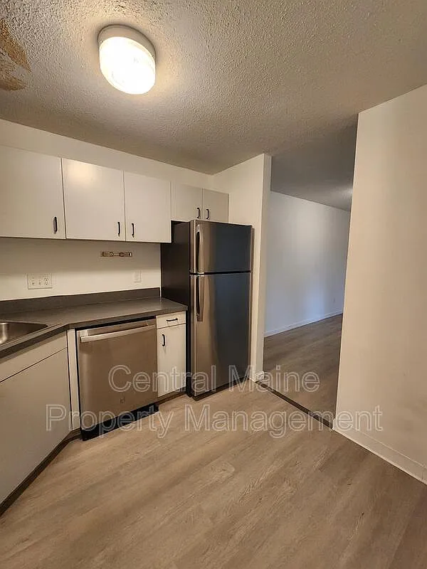 2 bed, 1.0 bath, $1,650 — Photo 4