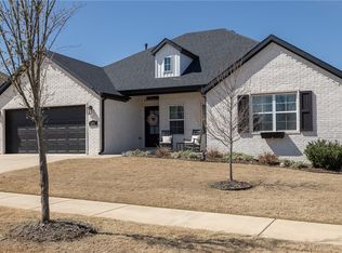 1575 N Pershing St, Fayetteville, AR 72704