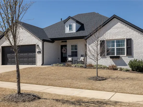 1575 N Pershing St, Fayetteville, AR 72704