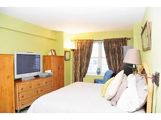 Sold by Corcoran | media 15