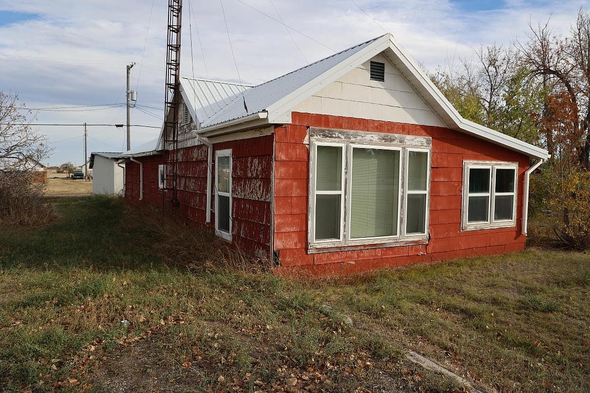 617 Montana St, Valier, MT 59486 Zillow