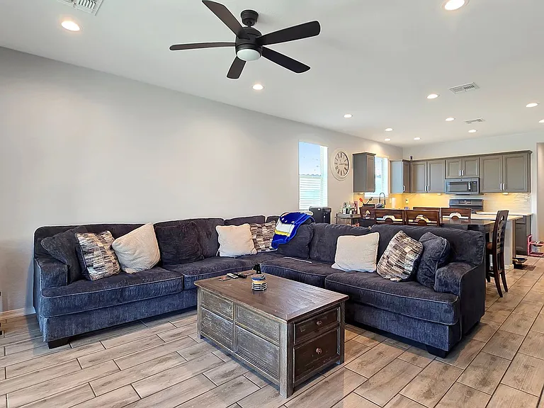 15650 W Morning Glory St — Photo 9