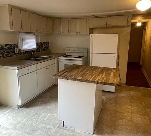 2nd image of 4540 Hilliard Ln