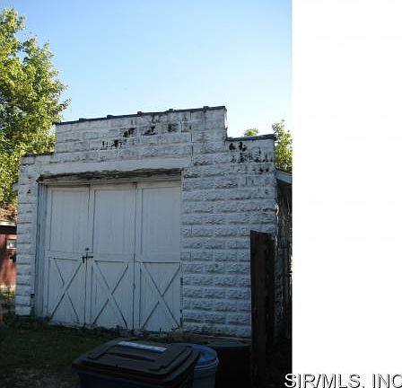 4th image of 418 W Washington Ave