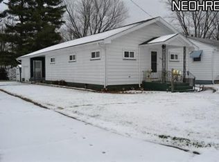 303 W 4th St, Uhrichsville, OH 44683