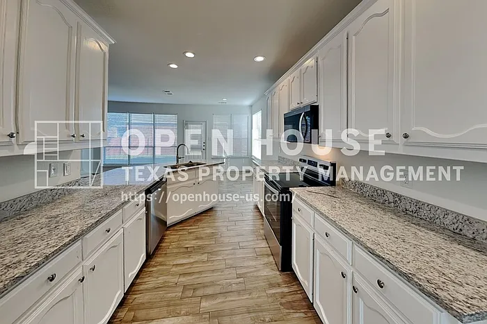 828 Pebblecreek Dr — Photo 4