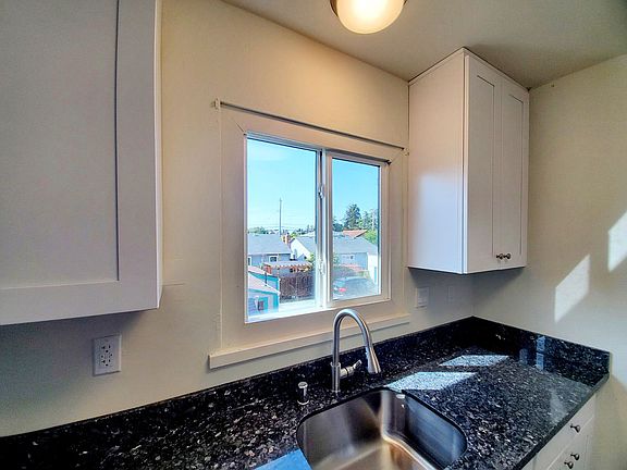 2nd image of 144 N Grant St #5