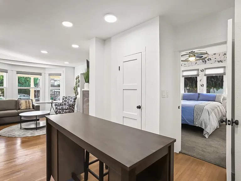 2305 SE Hawthorne Blvd #B — Photo 16