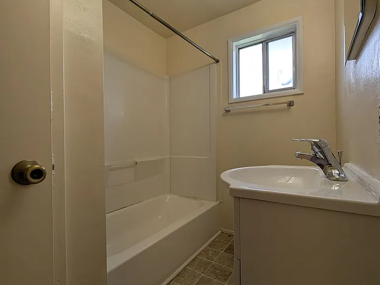 1180 E 32nd Ave — Photo 15