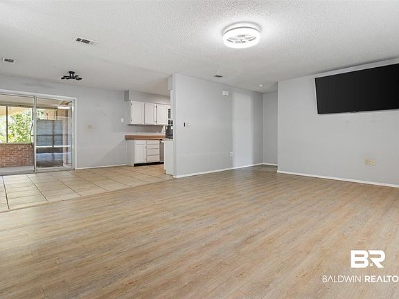 2nd image of 522 W Ariel Ave