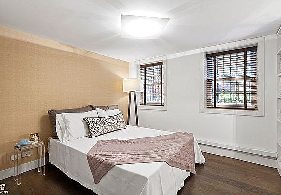 5th image of 339 W 12th St