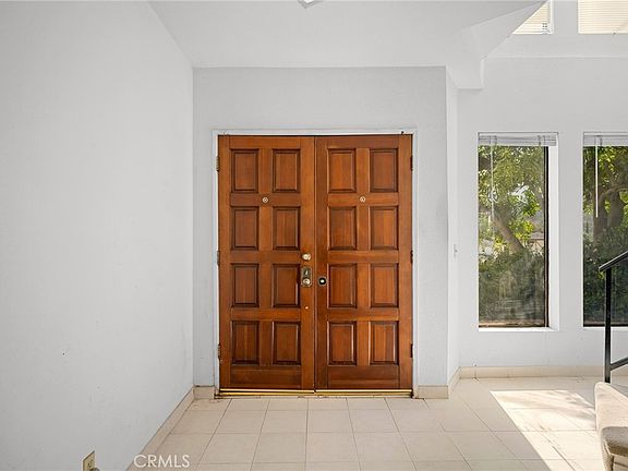 3rd image of 3206 Montrose Ave APT 4