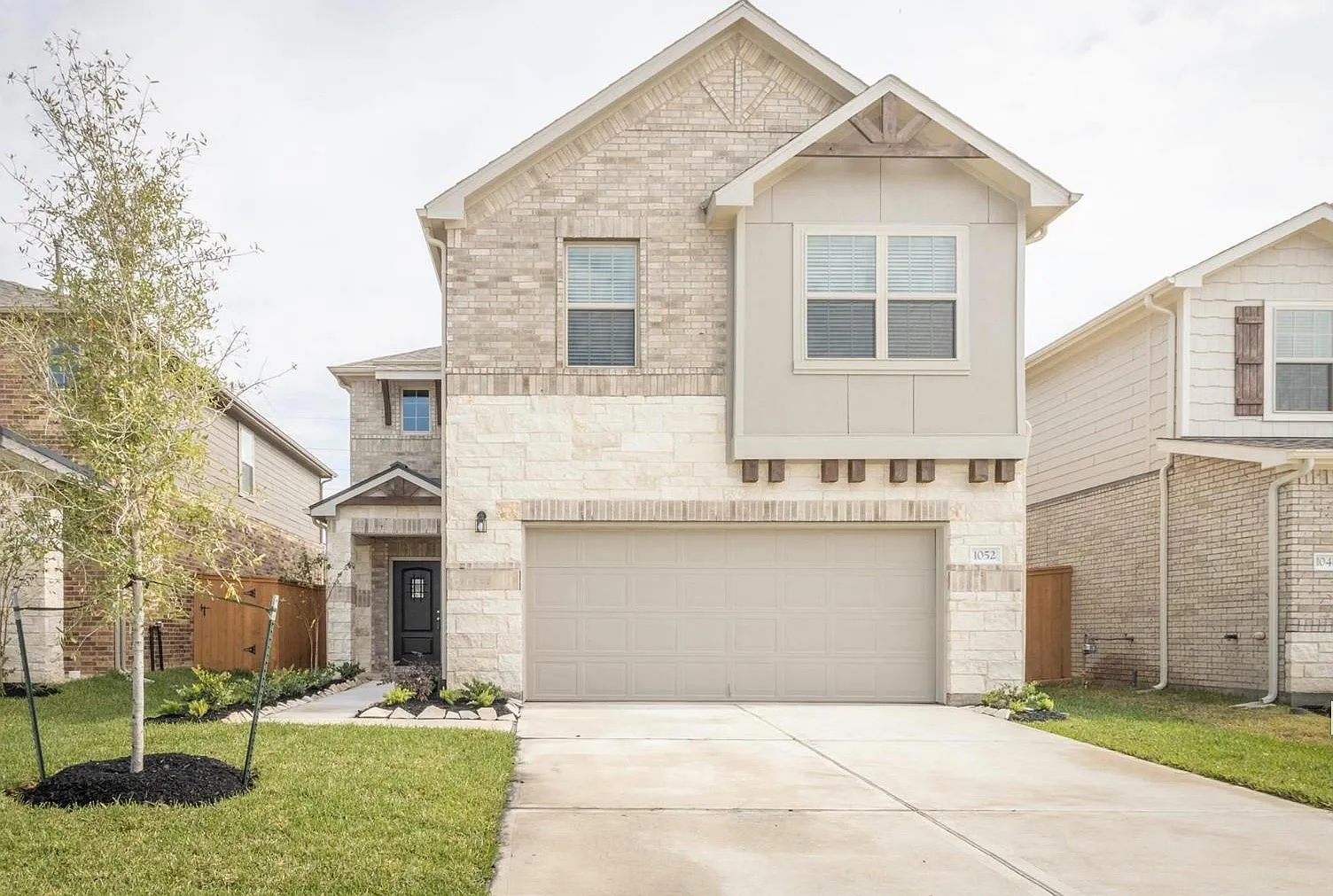4 bed, 3.0 bath, 2470 sqft, $2,400 — Photo 1