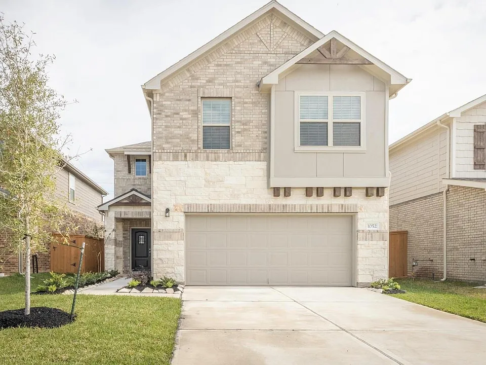 1052 Greenshank Dr