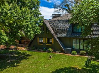 37 S Lake Rd, Lincoln, IL 62656