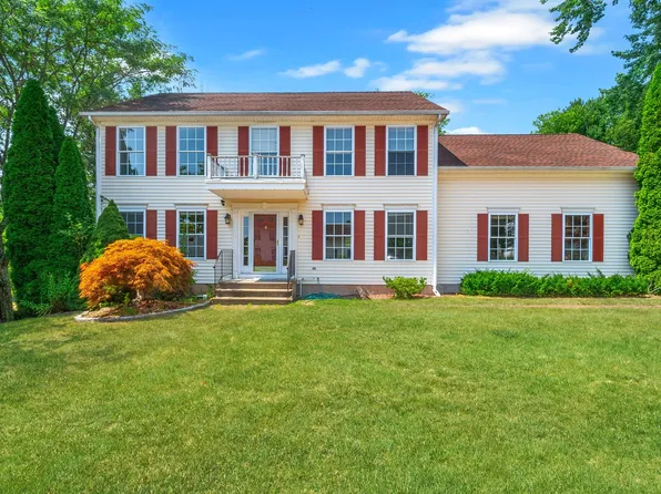 112 Sky View Circle, Hamden, CT 06514