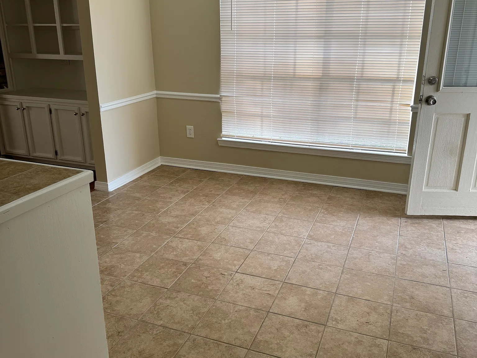 3 bed, 1390 sqft, $1,350 — Photo 2