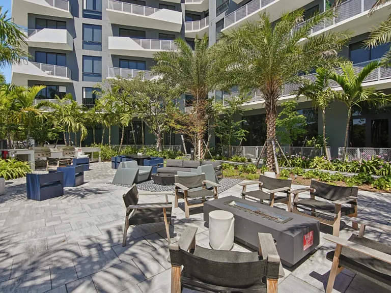 Aura North Miami Beach — Photo 37