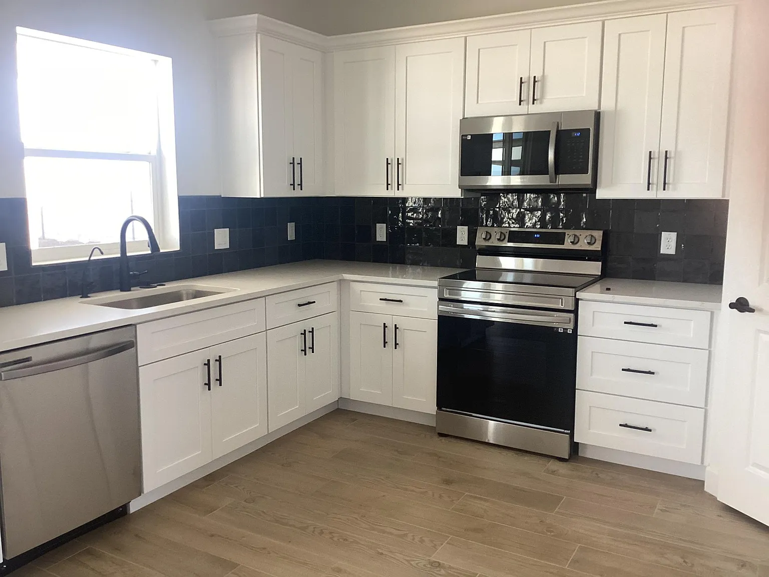 3 bed, 1500 sqft, $2,650 — Photo 2