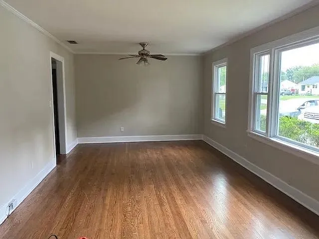 702 Spencer Dr — Photo 2