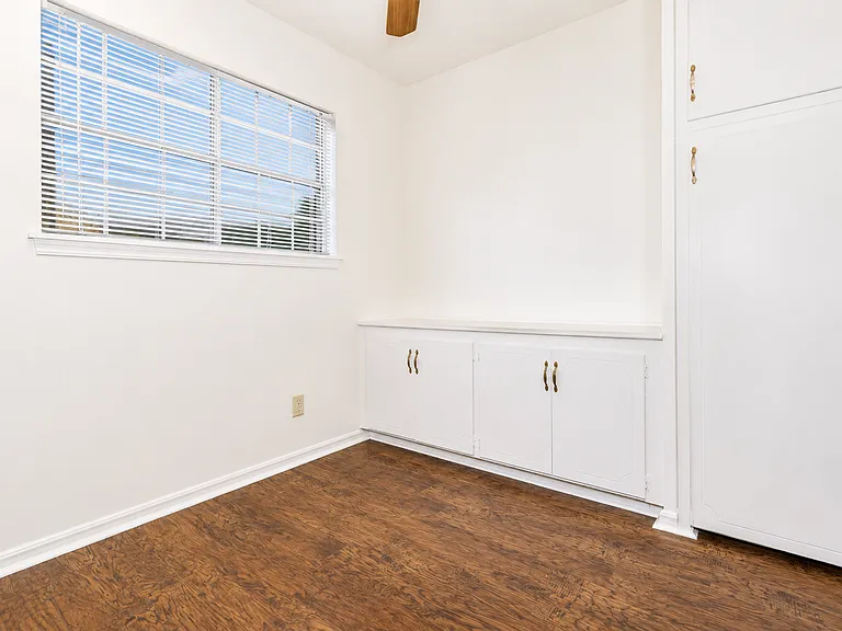 Ambassador House Apartments — Photo 16