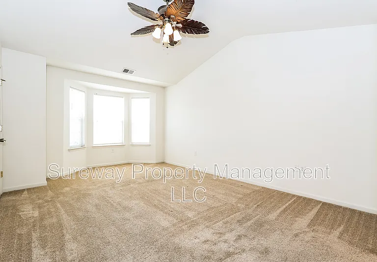 158 Chancellor Dr — Photo 10