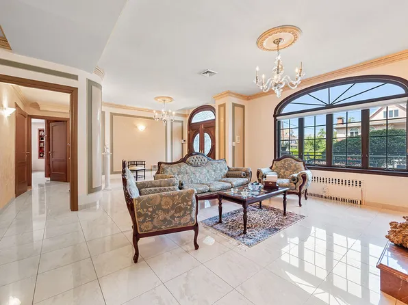 7325 14th Avenue image 6 of 52