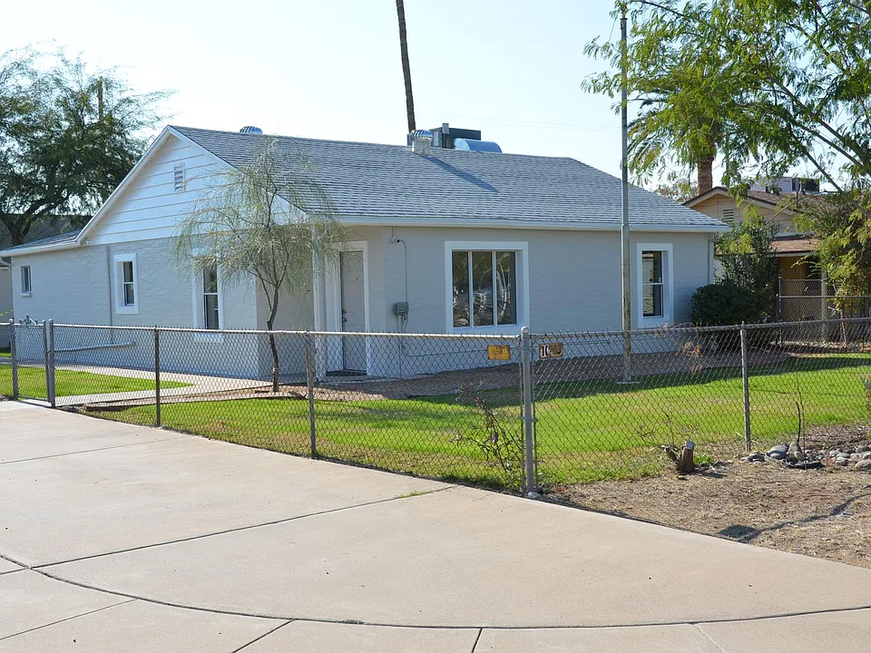 1025 E Indianola Ave
