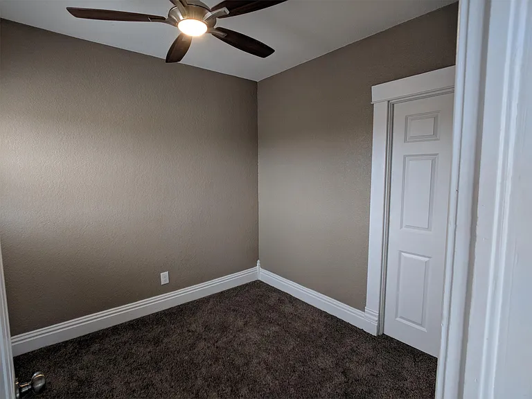 221 E Main St — Photo 5