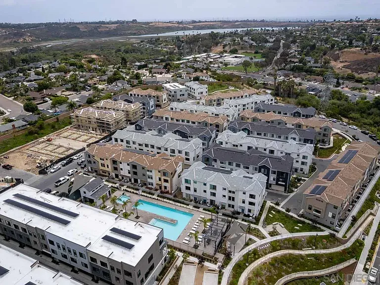 2564 Delphinium Ln — Photo 10