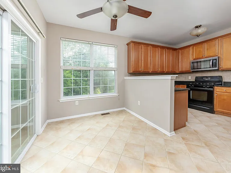 1085 Buckingham Dr — Photo 14