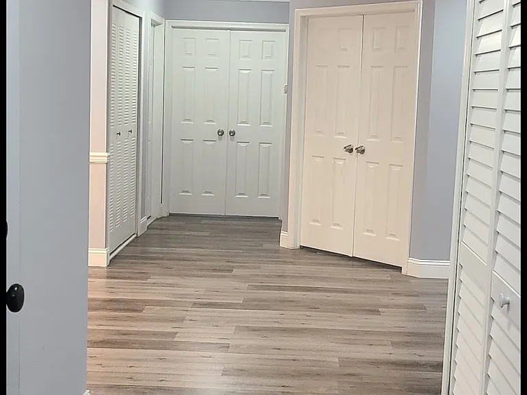 401 Hampton Ct — Photo 10