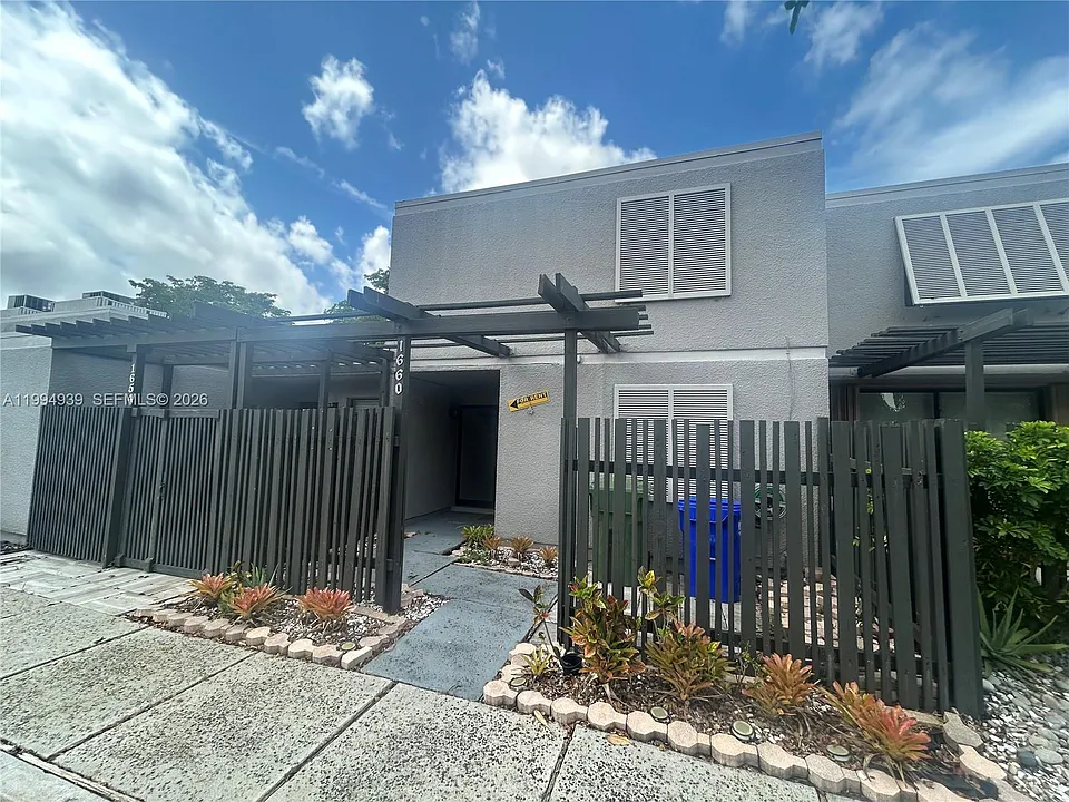 1660 NW 113th Ave