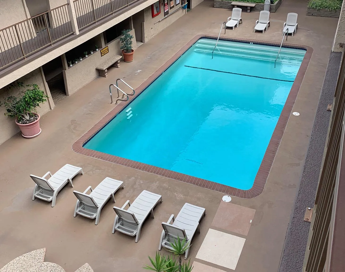 2 bed, 700 sqft, $2,300 — Photo 3