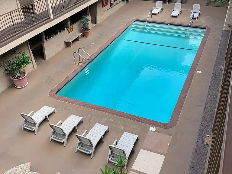 2501 W Redondo Beach Blvd — Photo 3