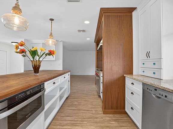 5th image of 28 Hickory Hill Road