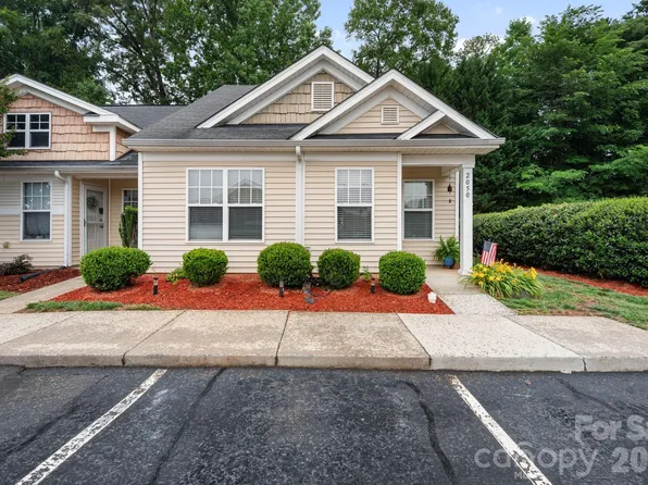 2050 Shady Pond Dr, Lake Wylie, SC 29710