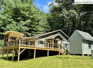 282 E Mountain View Lodge Dr, Jefferson, NC 28640