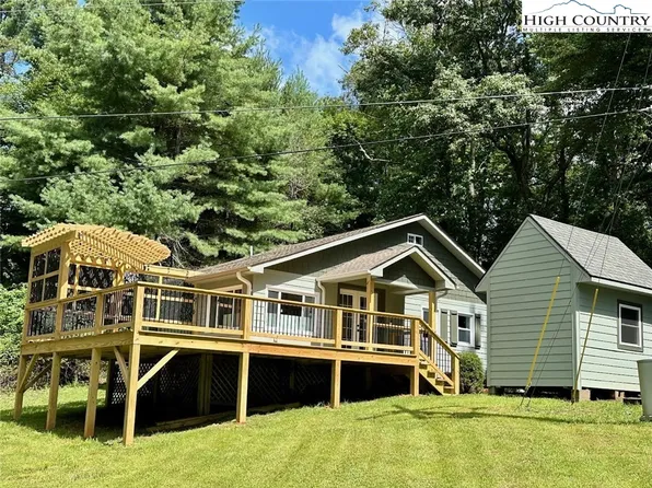 282 E Mountain View Lodge Drive, Jefferson, NC 28640