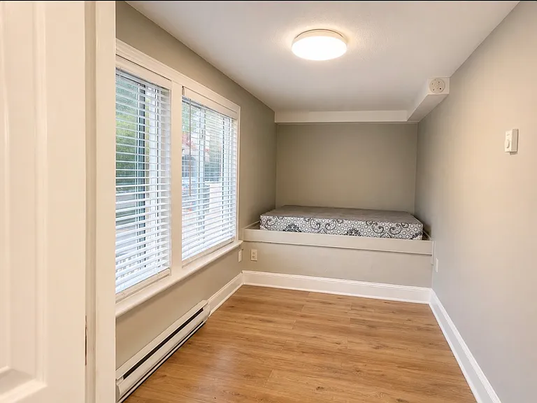 248 W Elm St #1 — Photo 14