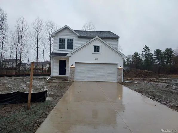 2285 Plum Tree Ct, Burton, MI 48519